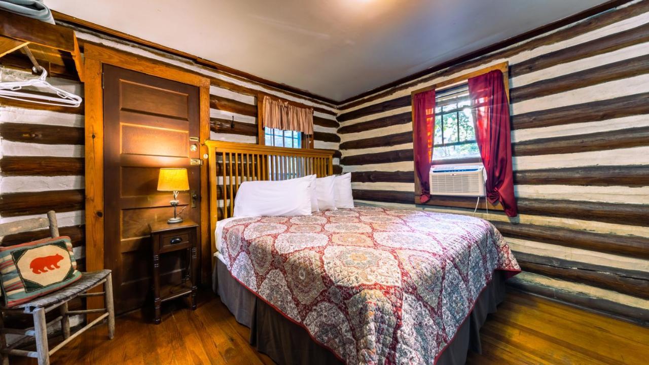 Log Cabin Motor Court Asheville Luaran gambar