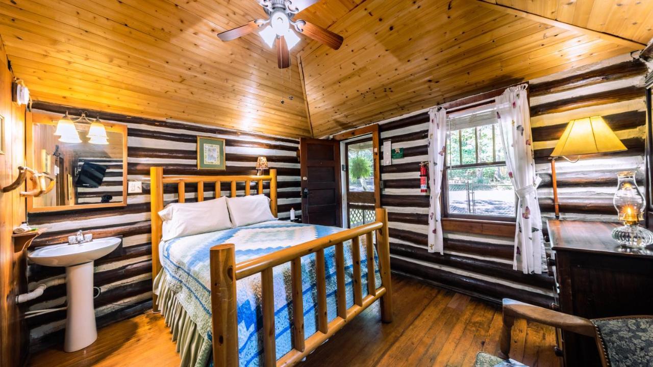 Log Cabin Motor Court Asheville Luaran gambar
