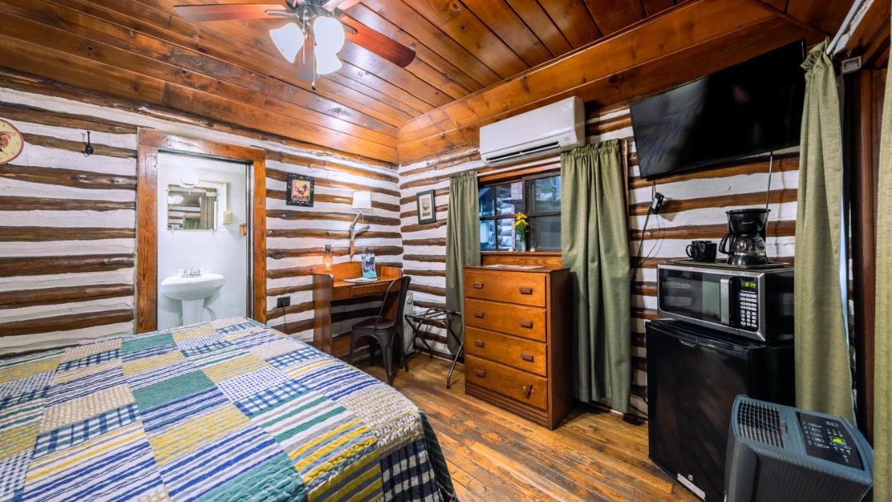 Log Cabin Motor Court Asheville Luaran gambar