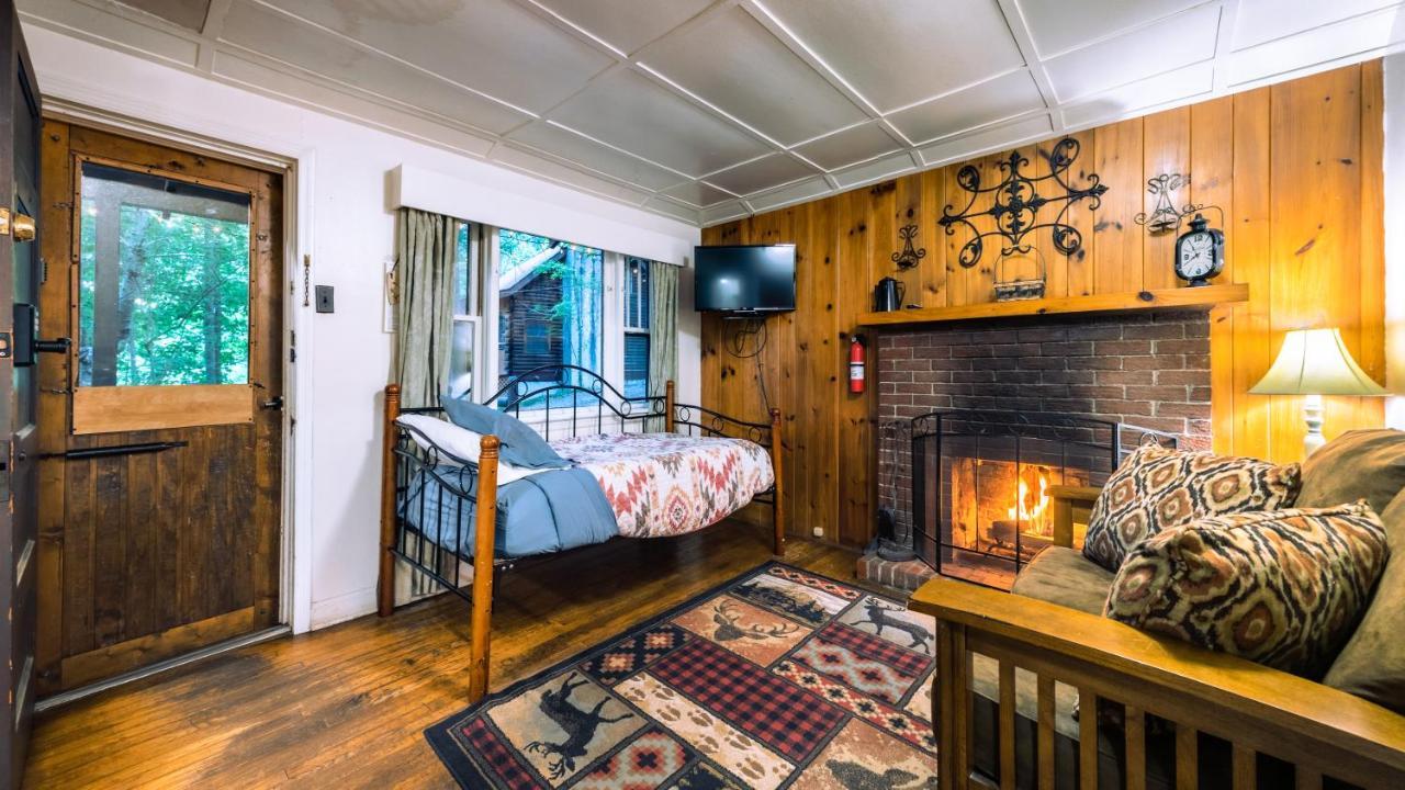 Log Cabin Motor Court Asheville Luaran gambar