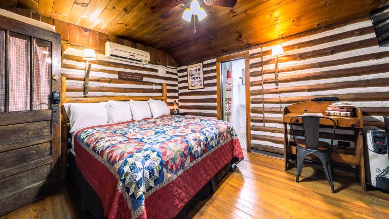 Log Cabin Motor Court Asheville Luaran gambar
